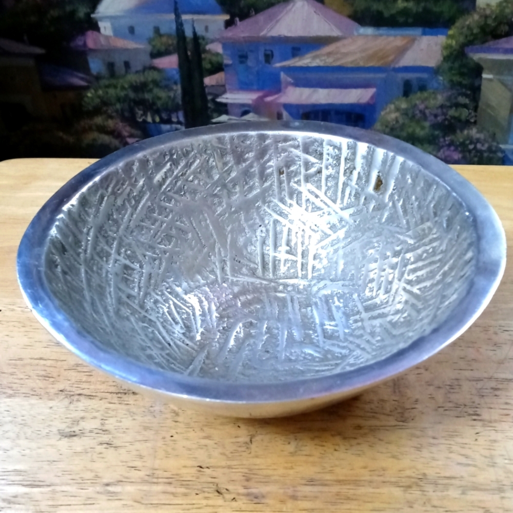 🧄🧅- Signed Handmade Old Town Imports Etched Heavy Solid Aluminum Bowl.🏕